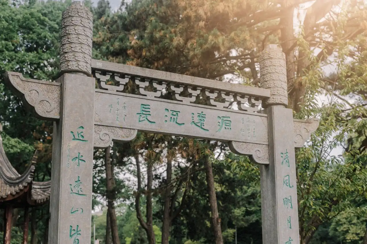 2024年成都幼儿教育趋势：双语与艺术启蒙课程设置指南
