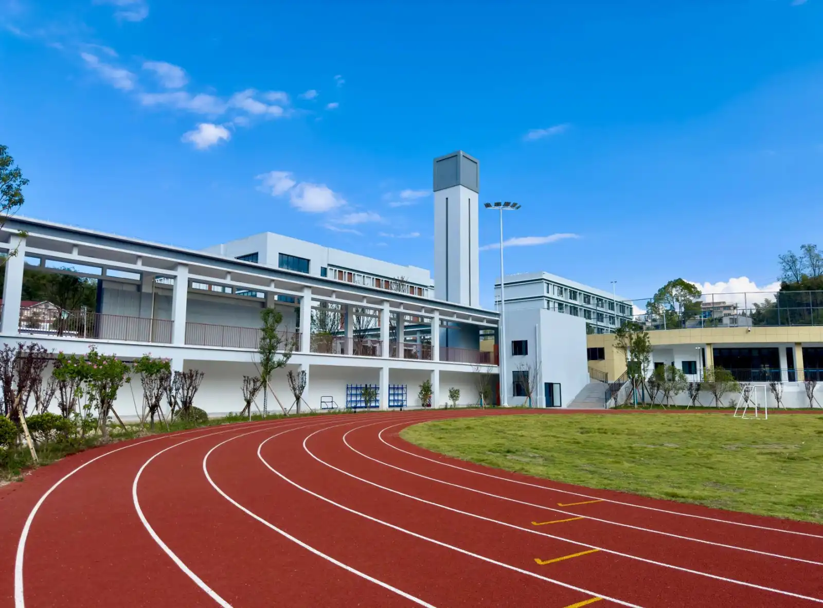 成都市成华区跳蹬河街办妈妈爱幼儿园双语艺术启蒙课程设计实践解析