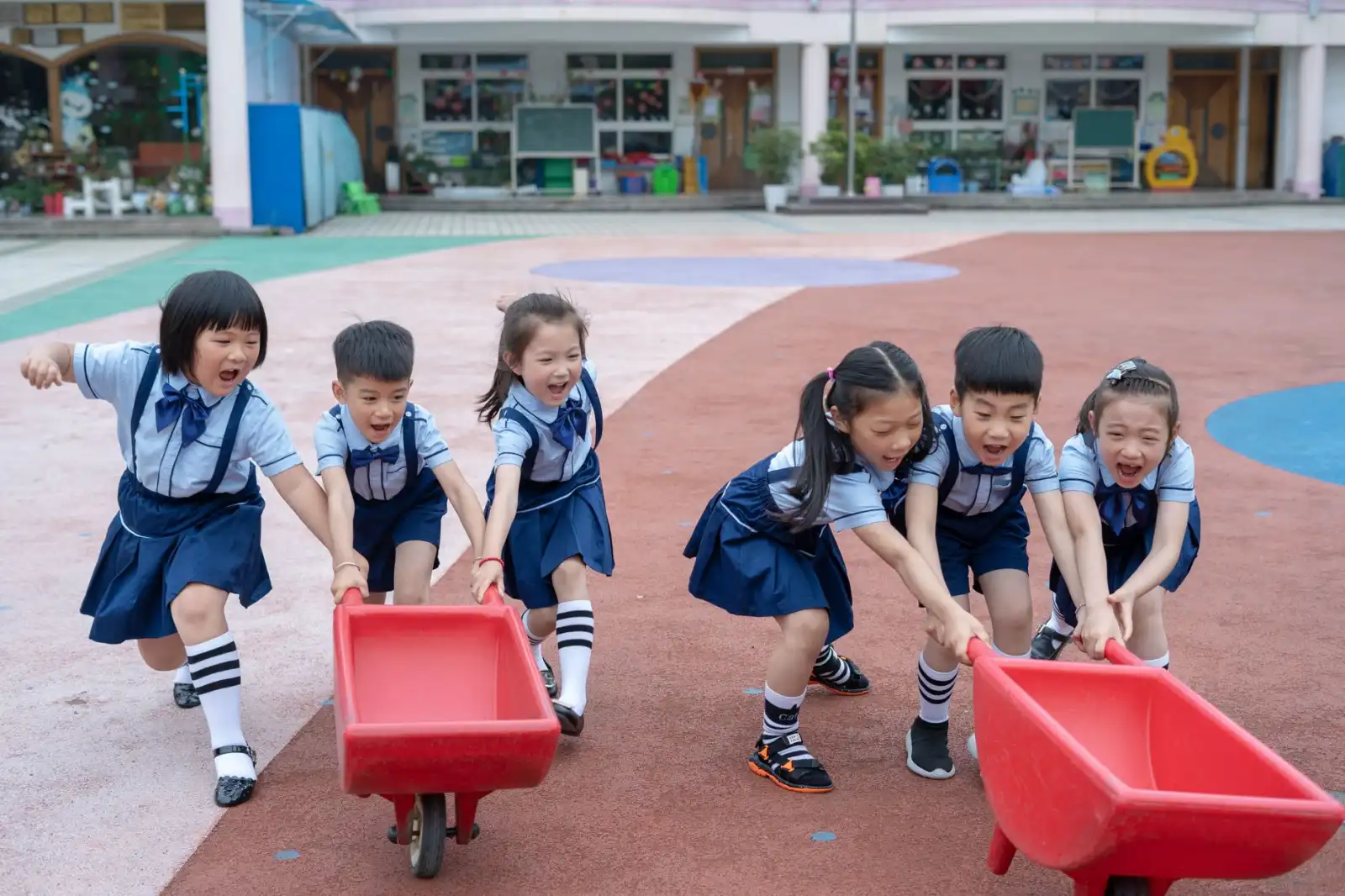 成都成华区妈妈爱幼儿园：双语艺术启蒙如何融入幼儿教育日常教学
